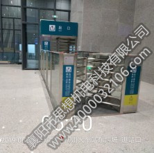 柳州站矩形、半高單向門(mén)和護(hù)欄